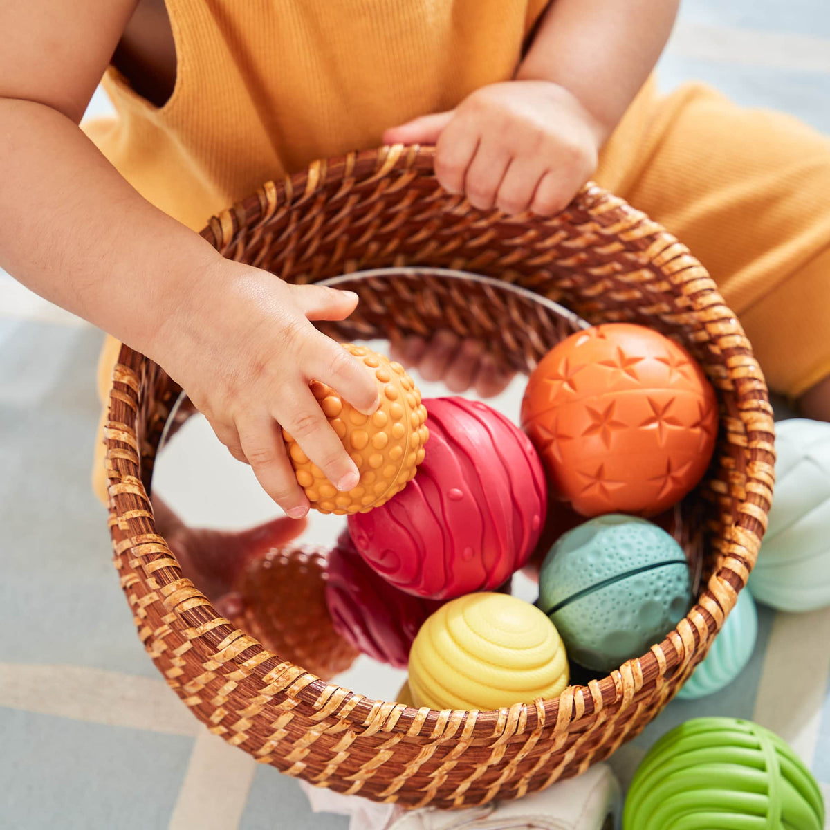 300557 Textured Mix and Match Balls Lifestyle 6