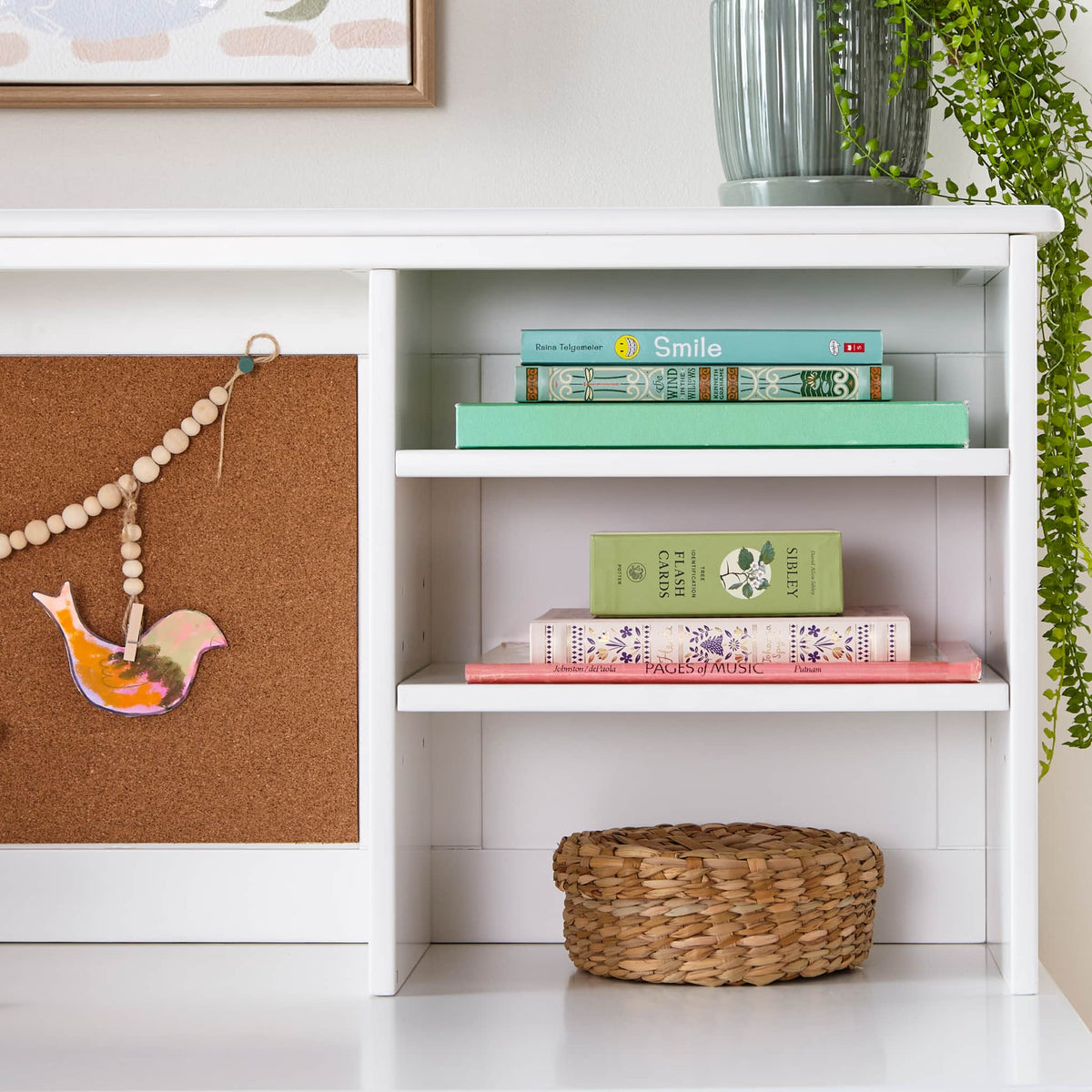 G27682 Avery Desk and Hutch and Chair Env 0802 Detail