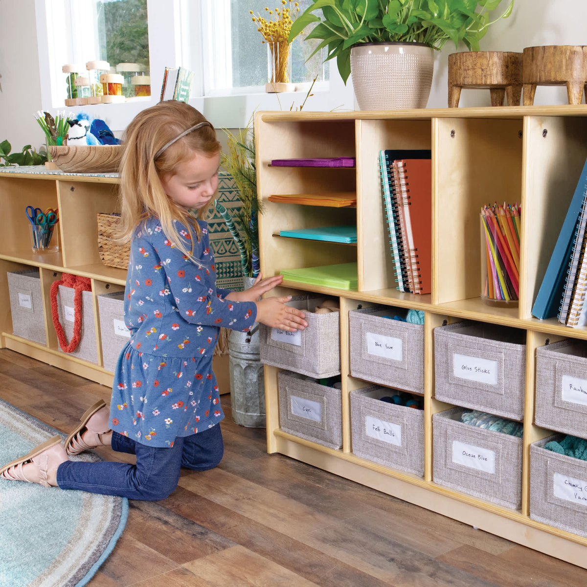 G80319 EdQ 30in 10 Bin Storage Natural Lifestyle 2677 | Natural