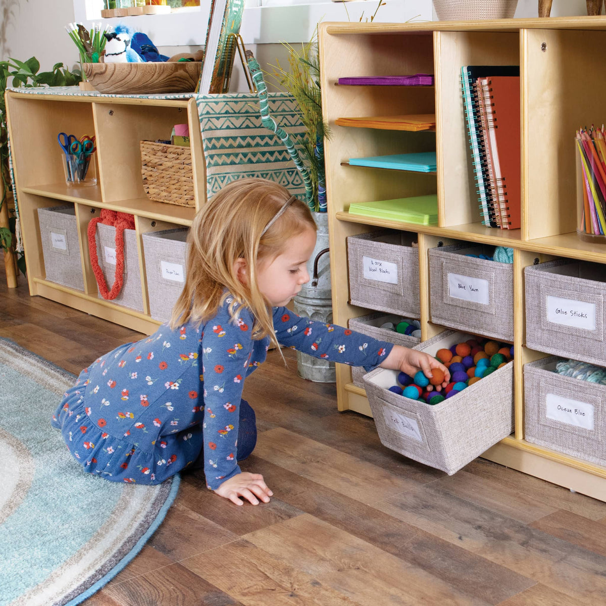 G80319 EdQ 30in 10 Bin Storage Natural Lifestyle 2679 | Natural